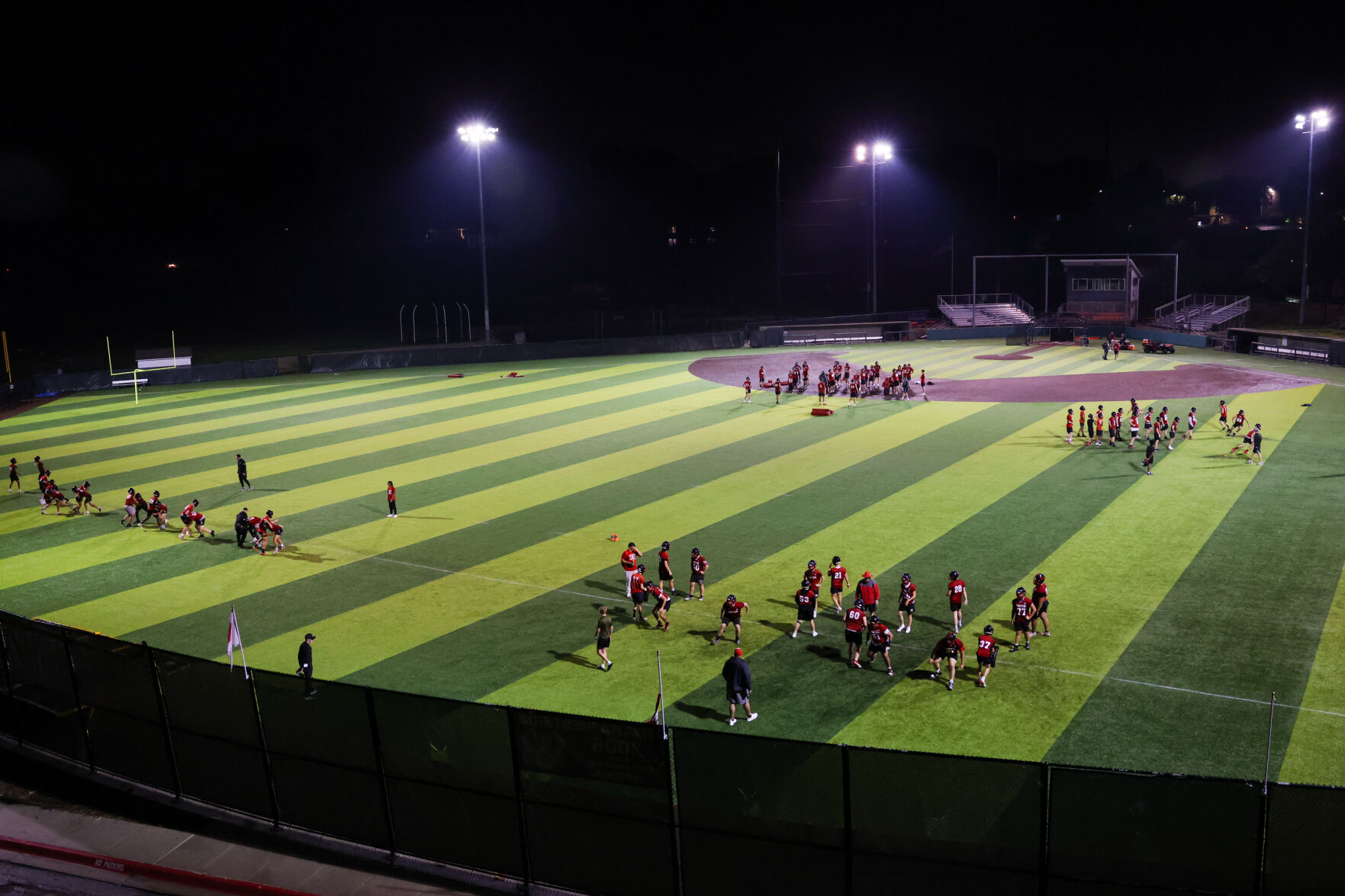 081224-owh-spo-footballpractice-01.JPG